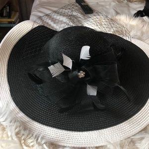 Derby black and white hat